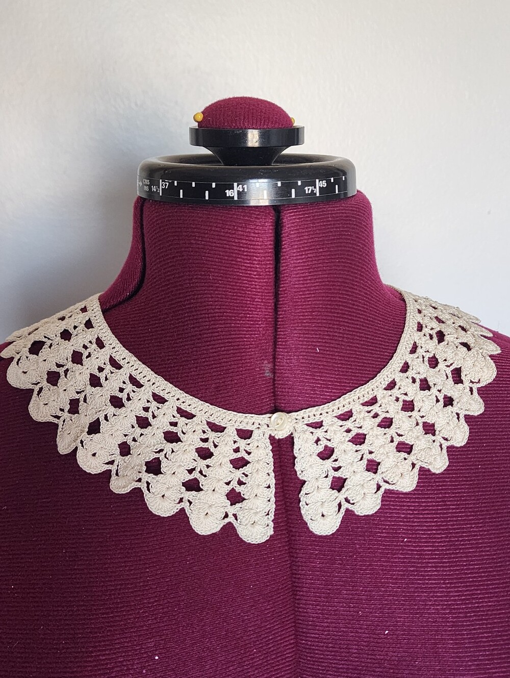 Vintage Handmade Detachable Crochet Scalloped Lace Collar Cream RBG Costume